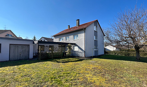 Modernis. 3-family house with large garden in Sternenfels (Enzkreis) from private owner