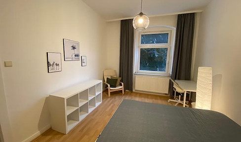 Ab sofort - großes modern möbliertes WG-Zimmer in Düsseldorf-Benrath