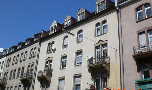 3 room east town old building. Pleasant, uncomplicated, commission-free