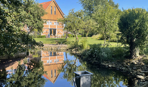 Gehobenes Wohnen auf dem Land direkt am Teich