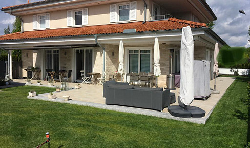 Large and modern-luxuriously furnished villa in Tuscany style on the outskirts of Hamburg for sale