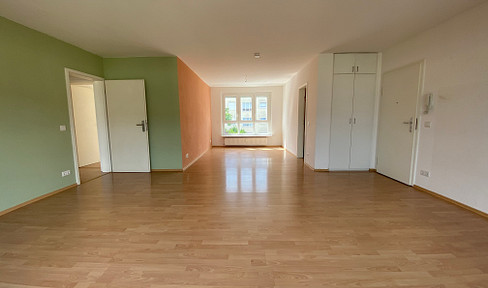 Ruhige 5-Zimmer-Wohnung mit guter U-Bahn/Bus-/Autobahn-Anbindung