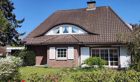 Harpstedt - Architect house in play street.