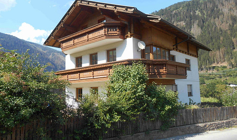 Alpenhaus im Nationalpark. Gletscher nahe. Traditionelle Gegend. In Top Bauzustand. Beste Lage.