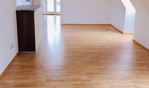 2-Zimmer Dachgeschoss Appartement mit Balkon und Wohndiele