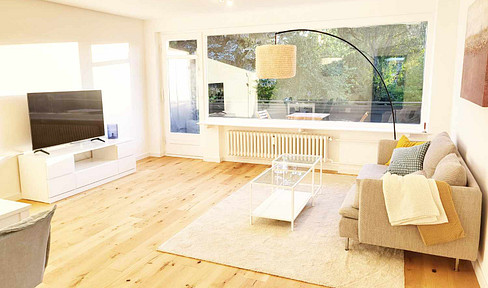 Temporary living: Renovated 2-room apartment with large balcony in Hamburg-Marienthal