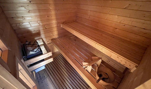 Bright 3 room apartment with kitchen luxury bathroom, sauna, garden in a quiet location -