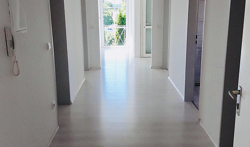 Living and working under one roof! Perfect 3 living/office spaces, also ideal for home office