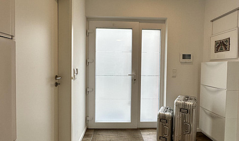 Semi-detached house in sought-after residential area