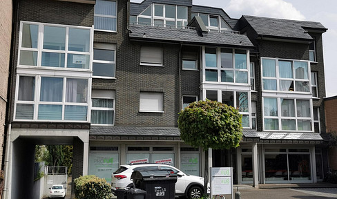 Conservatory included! Bright 2-room apartment in Cologne-Wahn with perfect connections.