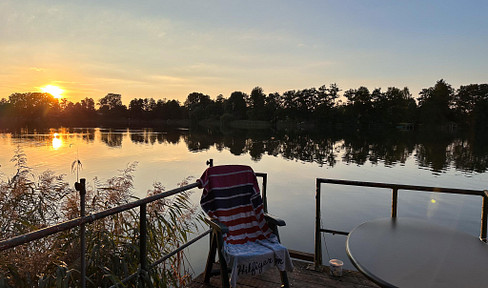 Terrace / garden / lakeside plot / jetty