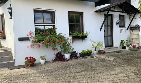 Top gepflegte, helle möblierte Zweizimmerwohnung in Eschborn-Niederhöchstadt