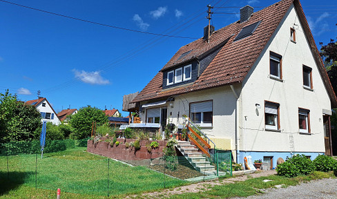 5 1/2 Zimmer Wohnung in ruhig gelegenem Zweifamilienwohnhaus mit sonnigem Garten