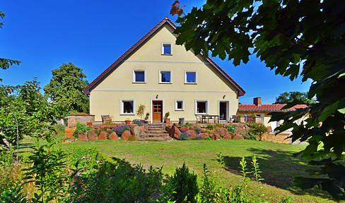 Energetically renovated country house in the Uckermark, spacious property, live and rent close to nature