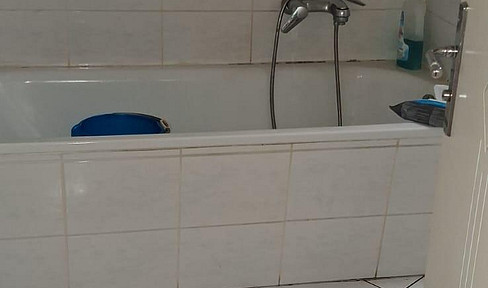 RENT-FREE!!! 2.5-room attic apartment requiring renovation (Rent-free period negotiable).