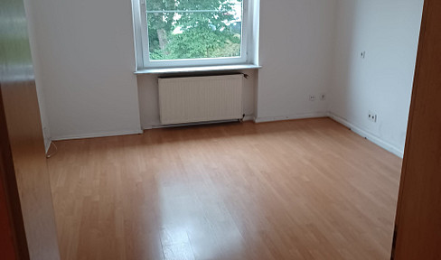 2-room apartment, 46 square meters, balcony, fitted kitchen, well-maintained.