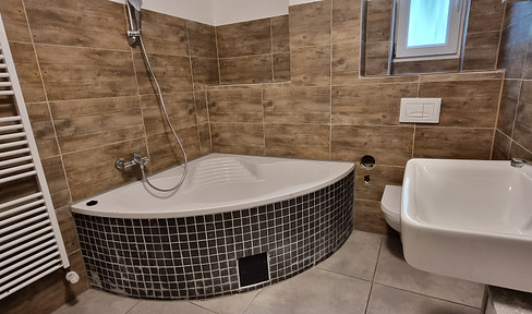 Very nice partly furnished 4 room 103 sqm attic maisonette apartment with EBK, balcony etc.