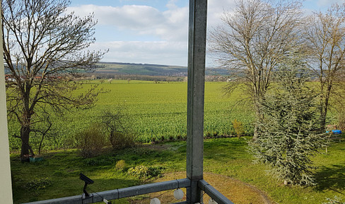 Helle 2-Zimmer-Wohnung mit Balkon, Einbauküche & 2 Stellplätzen – ruhig zwischen Weimar & Erfurt
