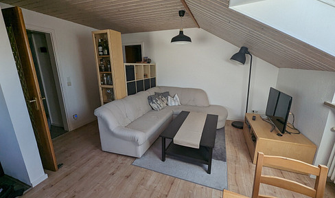 Moderne 3 Zimmer DG Wohnung - WG tauglich