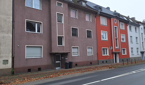 High-yield alternative to a single-family home: apartment building with beautiful garden