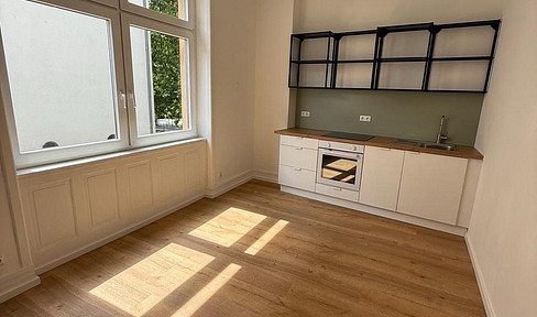Nordend near Berger Strasse, newly refurbished 2 room apartment / old building