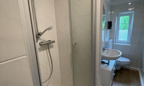 san. AB 4-room apartment 1st floor, 2 bathrooms, 2 balconies in quiet location