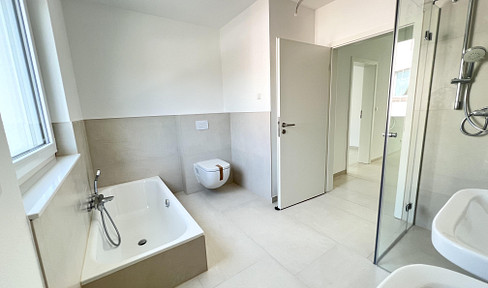 3 Zimmer Wohnung Baujahr 2022 mit kleinem Garten