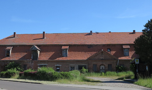 eines der letzten, erhaltenen SCHEUNENGUTSHÄUSER (mit 4-6 ha. Naturgrundstück)