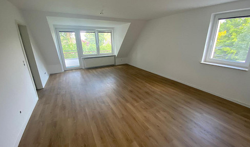 Quiet, bright, two balconies, three rooms and great connections