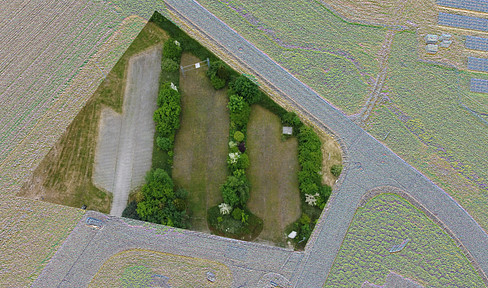 Make something of it! Interesting plot of land for commercial (free) use