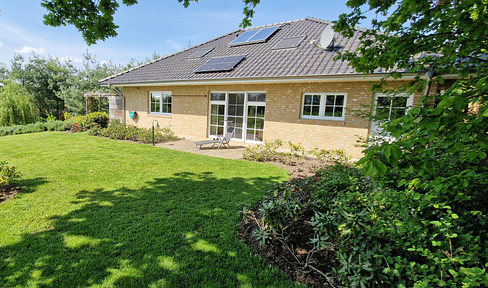 Neuwertiges Niedrigenergiehaus auf 1600m² in Südhanglage mit Panoramablick.