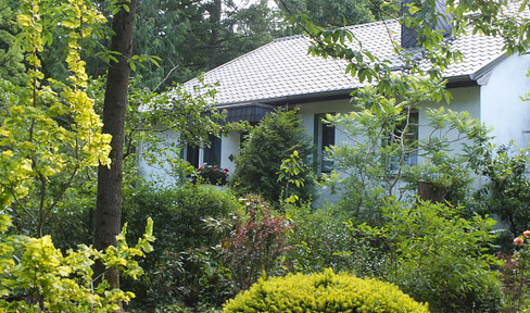 Commission-free - Semi-detached house near the forest.