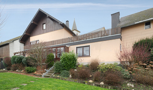 Family home with large roof terrace and garden