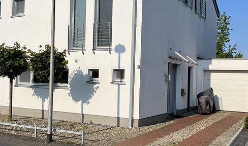 Modern, bright architect-designed house with 6 rooms and 3 bathrooms.