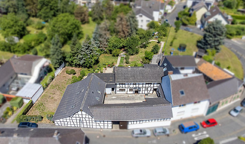 Courtyard complex with approved conversion and new build in Bonn-Duisdorf