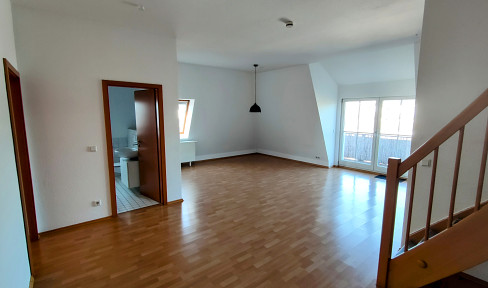 Beautifully renovated old building maisonette attic apartment with great balcony, quiet location