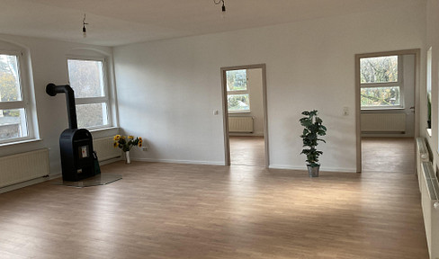 4 Raum Wohnung EG 119 m² mit eigenem Garten und Kaminofen mitten in Zeulenroda
