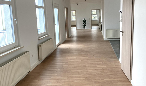 4 Raum Wohnung EG 119 m² mit eigenem Garten und Kaminofen mitten in Zeulenroda