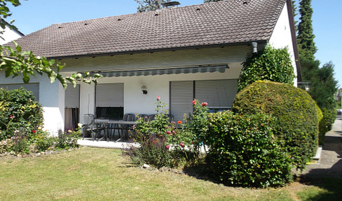 Bungalow mit großem Grundstück in zentraler Lage und Entwicklungsmöglichkeiten