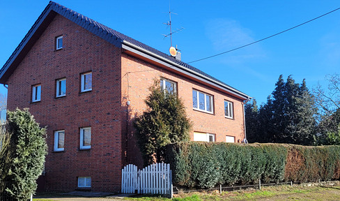 Detached two-family house with a separate apartment in Holsterhausen, Dorsten, free of encumbrances.