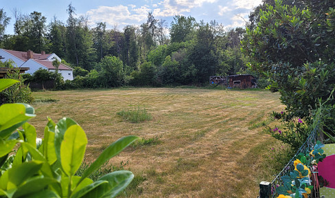 Spacious, idyllic building plot on the southwest edge of the forest