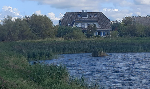 Semi-detached house with 2 apartments on Nordstrand