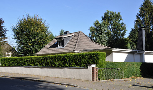 Beautiful EFH ** NEW HEATING** on the outskirts of the village with wooden house