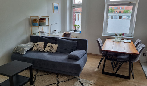 Charming and spacious apartment, conveniently located near the city center, including a kitchen, with the option of a balcony. Suitable for shared living (WG).
