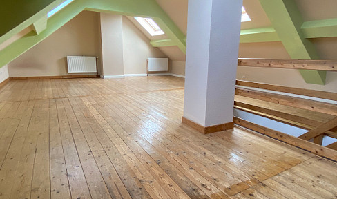 Property in need of renovation in the center of Alt-Willich - commission-free