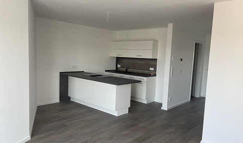 Fantastic 2 room new build apartment, top floor with distant view, EBK+kitchen island, central Glockenhof