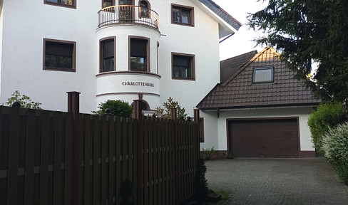 Ein / Mehrfamilien / Stadt / Landhaus / Villa 4 Whg. Freistehend 2. Reihe im Gartenbereich