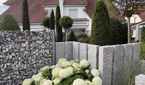 Exkl. EG HH/ /Whg. u.Apt., Garage, Carport,traumhaft. Garten uvm. PREIS AUF ANFRAGE