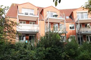 3-room apartment with a balcony, and a parking space in a garage, located in Obervieland.