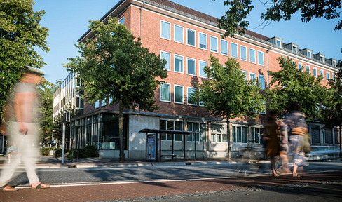 Exklusive Büroflächen in bester Altstadt-Lage mit Blick auf Wasser, Rathaus und Oper